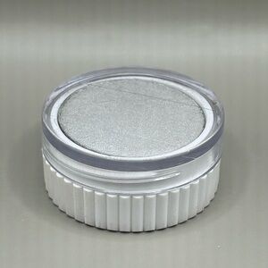 Merle Norman Luxiva Luminous Shadow in Silver Lining